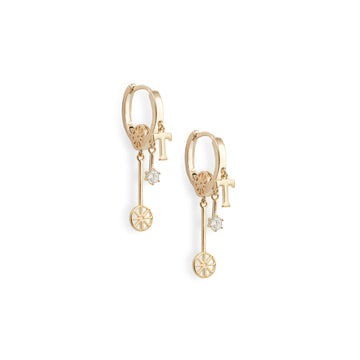 Arete con raqueta colgante, chapa de oro 18k.
