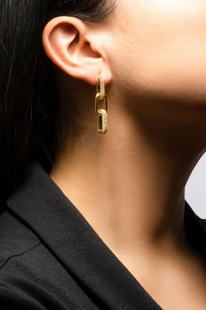 Arete triple aro con zirconia lisa, chapa de oro 18k