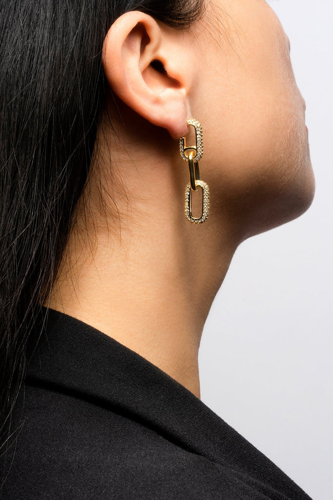 Arete triple aro con zirconia lisa, chapa de oro 18k